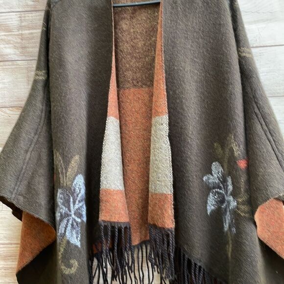 SOFT BROWN FRINGE WRAP WITH FLORAL PRINT - Picture 3 of 9